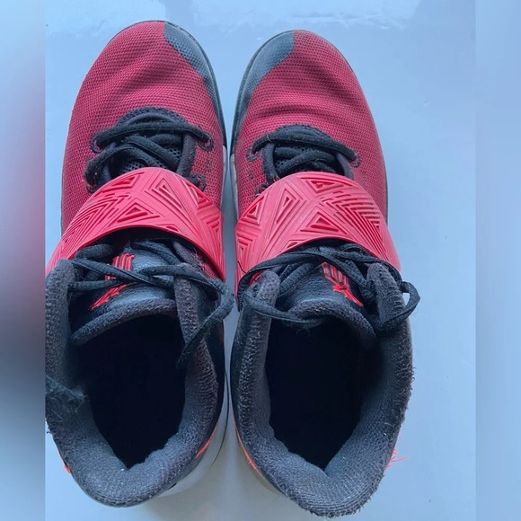 Nike Kyrie  Flytrap Mens red/ Black Basketball Shoes Sz 8 - Picture 7 of 12